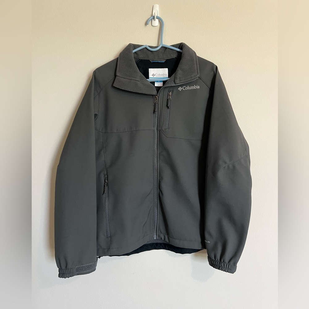 Columbia, soft shell men’s jacket, Medium, EUC